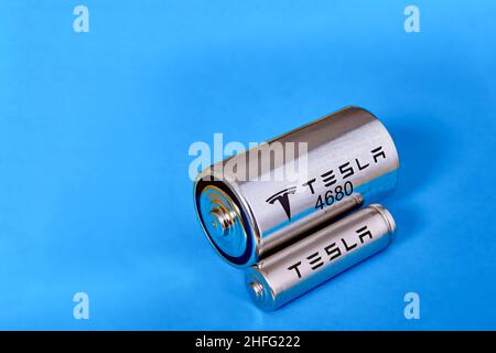 4680 Tesla Lithium-Batteriezelle ist neuer Formfaktor, St. Petersburg, Russland, 6. Januar 2022. Stockfoto