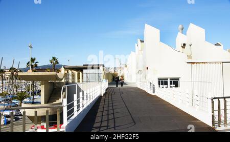 Segelzentrum mit dem Strand La Nova Icaria im olympischen Hafen von Barcelona, Katalonien, Spanien, Europa Stockfoto