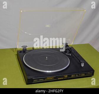 Sanyo-Vinyl-Player. Vintage Analogspieler. Plattenspieler Stockfoto