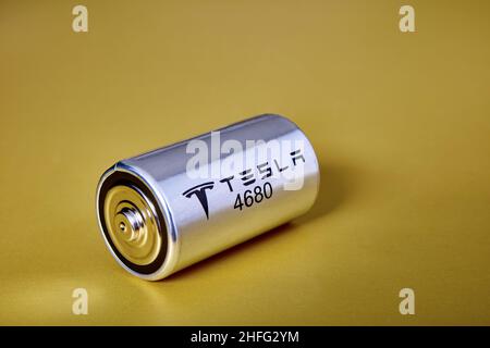 4680 Tesla Battery Cell, St. Petersburg, Russland, 6. Januar 2022. Stockfoto