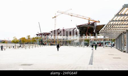 Design Museum mit Werken von Los Encantes Nuevos im Hintergrund, Barcelona, Katalonien, Spanien, Europa Stockfoto