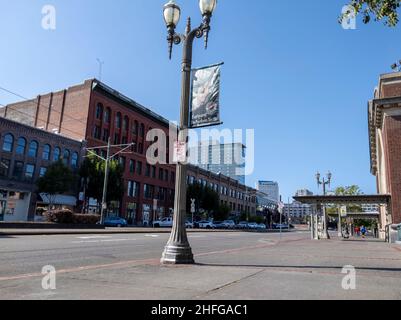 Tacoma, WA USA - ca. August 2021: Blick auf ein Stadtschild in der Stadt Tacoma. Stockfoto