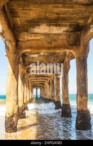 Bau von Pfählen für den Pier aus Beton Stockfoto