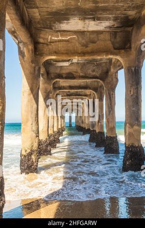 Bau von Pfählen für den Pier aus Beton Stockfoto