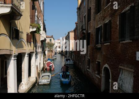 Ein Blick auf Venedig während der Aussperrung ganz Italiens, der zur Verlangsamung des Ausbruchs des Coronavirus verhängt wurde, in Venedig, Italien, 10. April 2020.(MVS) Stockfoto