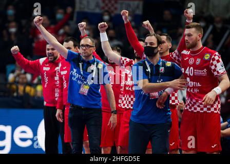 Szeged, Ungarn, 15th. Januar 2022. Cheftrainer Hrvoje Horvat aus Kroatien reagiert während des EHF-EM-Mannschaftsmatches 2022 zwischen Kroatien und Serbien in Szeged, Ungarn. 15. Januar 2022. Kredit: Nikola Krstic/Alamy Stockfoto