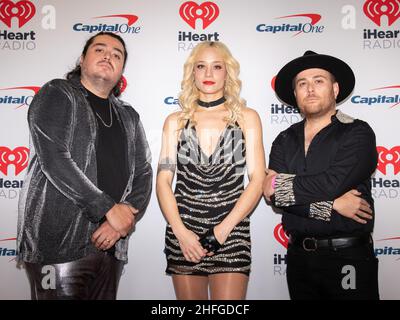 15. Januar 2022, Inglewood, Caliofrnia, USA: (L-R) Paul Davis, Michelle Joy und Ryan Clapham von Cannons besuchen iHeartRadio Alter EGO, präsentiert von Capital One. (Bild: © Billy Bennight/ZUMA Press Wire) Stockfoto
