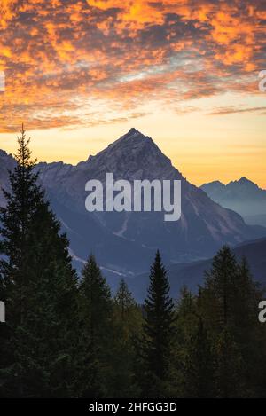 Antelao Berg bei Sonnenuntergang, Dolomiten, Italien Stockfoto