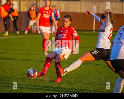 Crayford, London, Großbritannien. 16th Januar 2022. Das Oakwood Stadium, Crayford, London, 16th. Januar 2022 Beth Roe (22 Charlton Athletic) übergibt es im Spiel zwischen Charlton Athletic Women und Lewes Women bei der FA Women's Championship im Oakwood Stadium, Crayford, London am 16th. Januar 2022 Claire Jeffrey/SPP Credit: SPP Sport Press Photo. /Alamy Live News Stockfoto