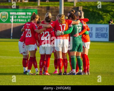 Crayford, London, Großbritannien. 16th Januar 2022. The Oakwood Stadium, Crayford, London, 16th. Januar 2022 Charlton Athletic Pre-Match Huddle in the match between Charlton Athletic Women and Lewes Women in the FA Women's Championship at the Oakwood Stadium, Crayford, London on 16th January 2022 Claire Jeffrey/SPP Credit: SPP Sport Press Photo. /Alamy Live News Stockfoto