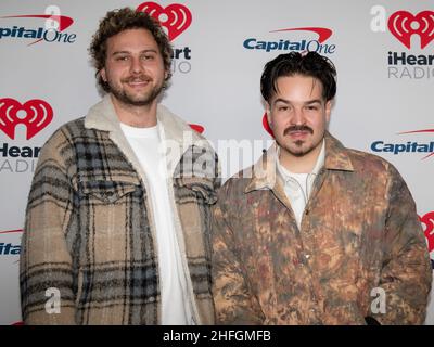 15. Januar 2022, Inglewood, Caliofrnia, USA: (L-R) Philipp Dausch und Clemens Rehbein von Milky Chance besuchen iHeartRadio Alter EGO presented by Capital One. (Bild: © Billy Bennight/ZUMA Press Wire) Stockfoto