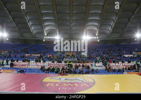 Rom, Italien. 16th Januar 2022. 5000 Roma-Fans während des italienischen Meisterschaftsspiels Serie A zwischen AS Roma und Cagliari Calcio am 16. Januar 2022 im Stadio Olimpico in Rom, Italien - Foto Federico Proietti / DPPI Credit: DPPI Media/Alamy Live News Stockfoto