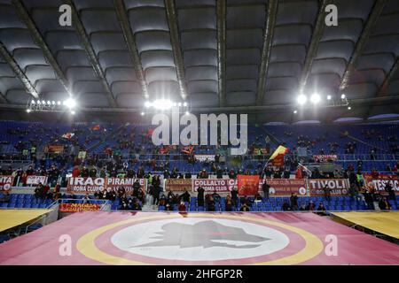 Rom, Italien. 16th Januar 2022. 5000 Roma-Fans während des italienischen Meisterschaftsspiels Serie A zwischen AS Roma und Cagliari Calcio am 16. Januar 2022 im Stadio Olimpico in Rom, Italien - Foto Federico Proietti / DPPI Credit: DPPI Media/Alamy Live News Stockfoto