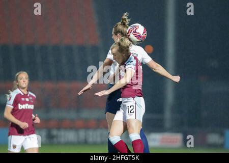 London, Großbritannien. 16th Januar 2022. London, England, 16th. Januar 2022 Aktion während des Fußballspiels der FA Womens Super League zwischen Tottenham Hotspur und West Ham im Hive Stadium in London. Frauen, Fußball, WSL. Richard Callis/SPP Kredit: SPP Sport Pressefoto. /Alamy Live News Stockfoto