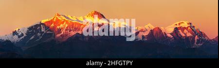 Abends, Blick auf den Sonnenuntergang auf die Annapurna Range, den Berg Himalaya in Nepal Stockfoto