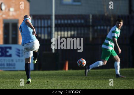 Das Spiel des FA National Sunday Cup zwischen Dock AFC und Campfield FC in der Prahbu Ventures Ltd. Arena von Camell Laird, Birkenhead, am Sonntag, den 16th. Januar 202 Stockfoto