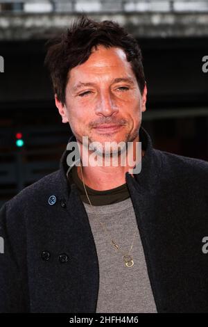 Mailand, Italien. 16th Januar 2022. Simon Rex kommt während des MFW 2022 in Mailand, Italien, im Palazzo Parigi an Quelle: Independent Photo Agency/Alamy Live News Stockfoto