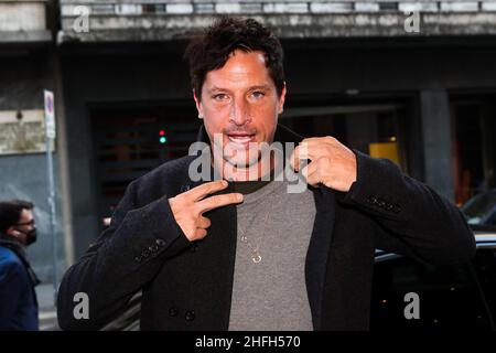 Simon Rex kommt während der MFW 2022 in Mailand, Italien, im Palazzo Parigi an Stockfoto