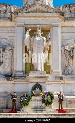 Rom, Italien - 25. Mai 2018: Vaterlandsaltar mit dem Grab des unbekannten Soldaten von Angelo Zanelli in Altare della Patria auf der Piazza Venezia Stockfoto