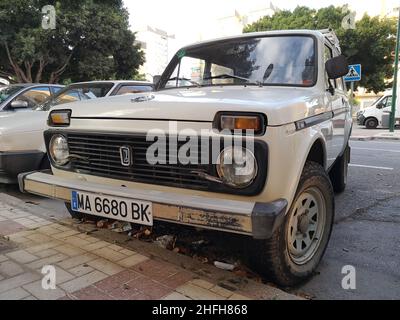 1993 Lada Niva 1600 geparkt in Malaga, Spanien. Stockfoto