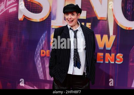 Berlin, Deutschland. 16th Januar 2022. Katharina Thalbach kommt zur Premiere des Films 'Sing - die Show deines Lebens' im Kino Zoo Palast. Quelle: Gerald Matzka/dpa/Alamy Live News Stockfoto