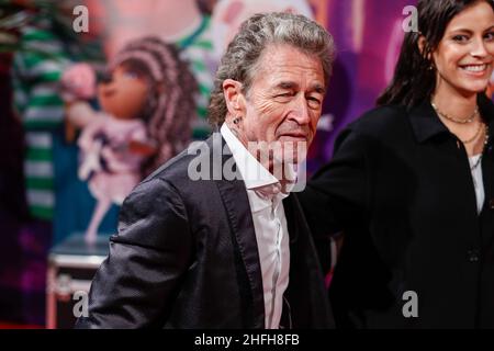 Berlin, Deutschland. 16th Januar 2022. Peter Maffay kommt zur Premiere des Films „Sing - die Show deines Lebens“ im Kino Zoo Palast. Quelle: Gerald Matzka/dpa/Alamy Live News Stockfoto