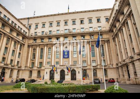 Bukarest, Rumänien - 12. August 2021: Innenministerium auf dem Revolutionsplatz in der Innenstadt. Bukarest ist die Hauptstadt und kulturelle, indust Stockfoto