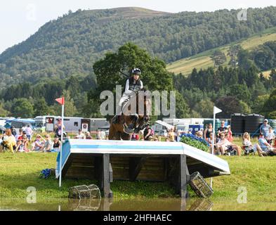 Edie Campbell und FEUERBALL F - 3* lang - Blair Castle International Horse Trials 2021, Blair Castle, Schottland Stockfoto