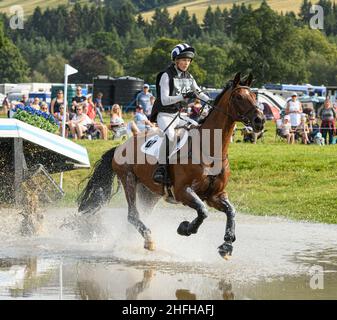 Edie Campbell und FEUERBALL F - 3* lang - Blair Castle International Horse Trials 2021, Blair Castle, Schottland Stockfoto