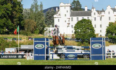 Rosalind Canter und IZILOT DHI - Blair Castle International Horse Trials 2021, Blair Castle, Schottland Stockfoto