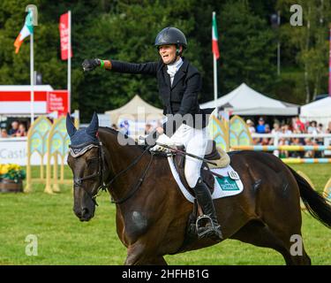 Rosie Fry und TRUE BLUE TOO II - Blair Castle International Horse Trials 2021, Blair Castle, Schottland Stockfoto