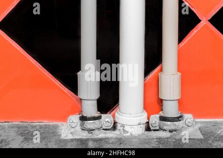 Wasser-Kunststoffrohr-PVC-Rohrleitung. Stockfoto