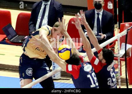 Taranto, Italien. 16th Januar 2022. ROK Movic Verona Volley gequetscht. Während Prisma Taranto gegen NBV Verona, Volleyball Ital Serie A Männer Superleague Championship in Taranto, Italien, Januar 16 2022 Kredit: Unabhängige Fotoagentur/Alamy Live News Stockfoto