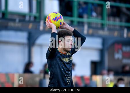 Venedig, Italien. 16th Januar 2022. Venezia's Ethan Ampadu während Venezia FC gegen Empoli FC, italienische Fußballserie A Spiel in Venedig, Italien, Januar 16 2022 Quelle: Independent Photo Agency/Alamy Live News Stockfoto