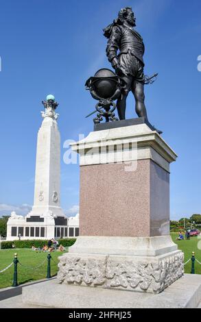 Statue von Sir Francis Drake und Royal Marine Ehrenmal, Plymouth Hacke, Plymouth, Devon, England, Vereinigtes Königreich Stockfoto