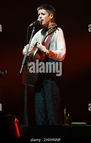 Madrid, Spanien. 16th Januar 2022. Der Sänger Travis Birds tritt während des Konzerts beim Inverfest-Festival im Circus Price in Madrid auf. (Foto: Atilano Garcia/SOPA Images/Sipa USA) Quelle: SIPA USA/Alamy Live News Stockfoto