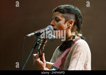 Madrid, Spanien. 16th Januar 2022. Der Sänger Travis Birds tritt während des Konzerts beim Inverfest-Festival im Circus Price in Madrid auf. (Foto: Atilano Garcia/SOPA Images/Sipa USA) Quelle: SIPA USA/Alamy Live News Stockfoto