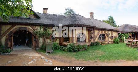 Berühmtes Green Dragon Inn in Hobbiton Dorf in Neuseeland Stockfoto