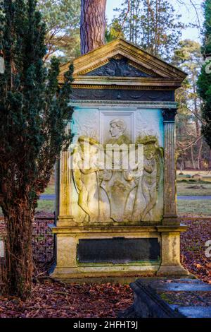 Das Grade-II-denkmalgeschützte Freshfield-Familiendenkmal auf dem Brookwood South Cemetery, Brookwood, in der Nähe von Woking, Surrey, England Stockfoto