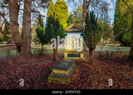 Das Grade-II-denkmalgeschützte Freshfield-Familiendenkmal auf dem Brookwood South Cemetery, Brookwood, in der Nähe von Woking, Surrey, England Stockfoto