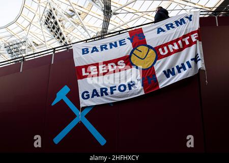 London, Großbritannien. 16th Januar 2022. Eine Flagge von Leeds United im Londoner Stadion während der Halbzeit. Premier League-Spiel, West Ham Utd gegen Leeds United am Sonntag, 16th. Januar 2022, im Londoner Stadion im Queen Elizabeth Olympic Park in London. Dieses Bild darf nur für redaktionelle Zwecke verwendet werden. Nur zur redaktionellen Verwendung, Lizenz für kommerzielle Nutzung erforderlich. Keine Verwendung bei Wetten, Spielen oder Veröffentlichungen in einem Club/einer Liga/einem Spieler. PIC von Lewis Mitchell/Andrew Orchard Sports Photography/Alamy Live News Credit: Andrew Orchard Sports Photography/Alamy Live News Stockfoto