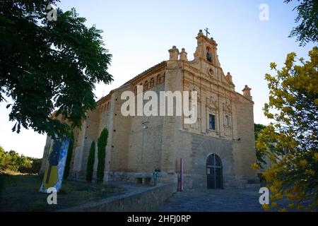 Spanien, Provinz Navarra, Bardenas Reales, Eremitage unserer Lieben Frau von Yugo in auch Ermita de la Virgen del Yugo genannt. Es dominiert die Ebene von Bard Stockfoto