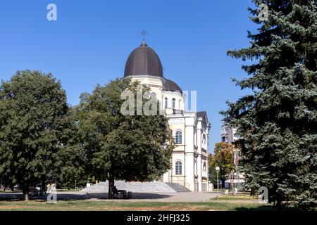 RUSE, BULGARIEN - 15. AUGUST 2021: Kirche Allerheiligen im Zentrum der Stadt Ruse, Bulgarien Stockfoto