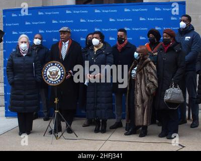 New York, New York, USA. 16th Januar 2022. January16, 2022 NEW YORK Pressekonferenz zum Gesetz über die Gesundheit von Müttern vor dem Kings County Hospital in Brooklyn NY mit dem Bürgermeister von New York, Eric Adams, und der US-Senatorin Kristen Gillibrand. (Bild: © Bruce Cotler/ZUMA Press Wire) Bild: ZUMA Press, Inc./Alamy Live News Stockfoto