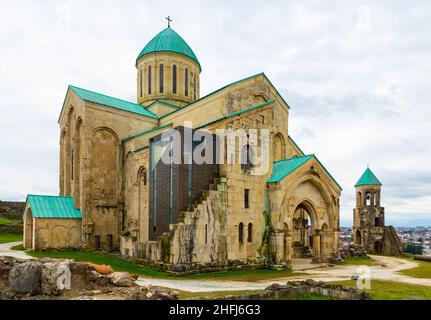 Die Kutaisi-Kathedrale, besser bekannt als Bagrati-Kathedrale, ist eine Kathedrale aus dem 11th. Jahrhundert in der Stadt Kutaisi in der Region Imereti in Georgien Stockfoto