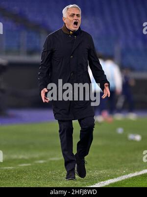 Rom, Italien. 16th Januar 2022. Roma-Cheftrainer Jose Mourinho zeigt sich am 16. Januar 2022 bei einem Fußballspiel der Serie A zwischen Roma und Cagliari in Rom, Italien. Quelle: Augusto Casasoli/ Xinhua/Alamy Live News Stockfoto