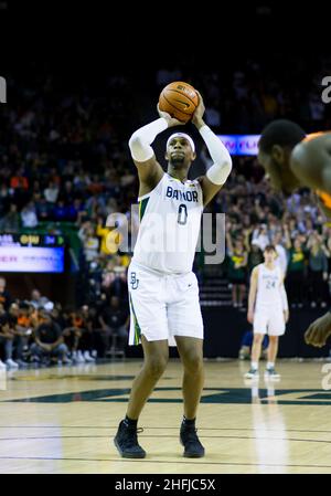 Waco, Texas, USA. 15th Januar 2022. Baylor Bears Forward Flo Thamba (0) schießt einen Freiwurf während der 2nd-Halbzeit des NCAA Football-Spiels zwischen den Texas Tech Red Raiders und Baylor Bears im Ferrell Center in Waco, Texas. Matthew Lynch/CSM/Alamy Live News Stockfoto