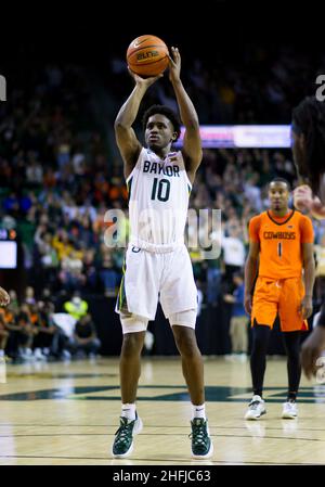 Waco, Texas, USA. 15th Januar 2022. Baylor Bears Wache Adam Flagler (10) schießt einen Freiwurf während der 2nd Hälfte des NCAA Football Spiels zwischen den Texas Tech Red Raiders und Baylor Bears im Ferrell Center in Waco, Texas. Matthew Lynch/CSM/Alamy Live News Stockfoto