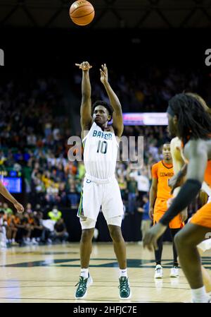 Waco, Texas, USA. 15th Januar 2022. Baylor Bears Wache Adam Flagler (10) schießt einen Freiwurf während der 2nd Hälfte des NCAA Football Spiels zwischen den Texas Tech Red Raiders und Baylor Bears im Ferrell Center in Waco, Texas. Matthew Lynch/CSM/Alamy Live News Stockfoto