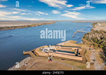 Luftaufnahme des alten Fort Jackson auf dem Savannah Fluss an der Grenze von Georgia und South Carolina, älteste stehende Backstein konföderierten Fort mit Fluss V Stockfoto